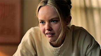 アビー・ウォーカー（ダーニャ・グリヴァー）