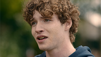 ルイス（チャーリー・ケイン）