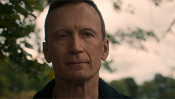 クリストファー・スウェイン（アンソニー・ハウエル）